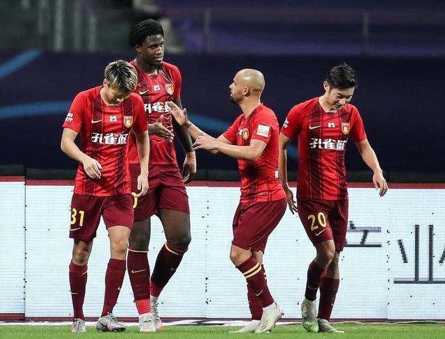 包含河北华夏幸福队战力出众，轻松击败对手的词条