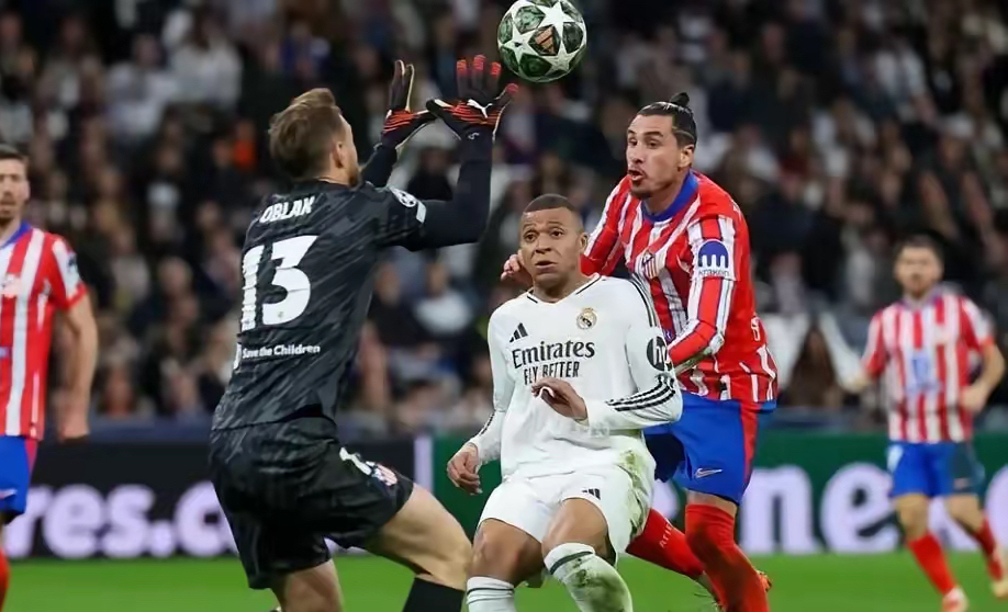 马竞重伤倒地，皇马全队围拢祈祷，场面感人的简单介绍