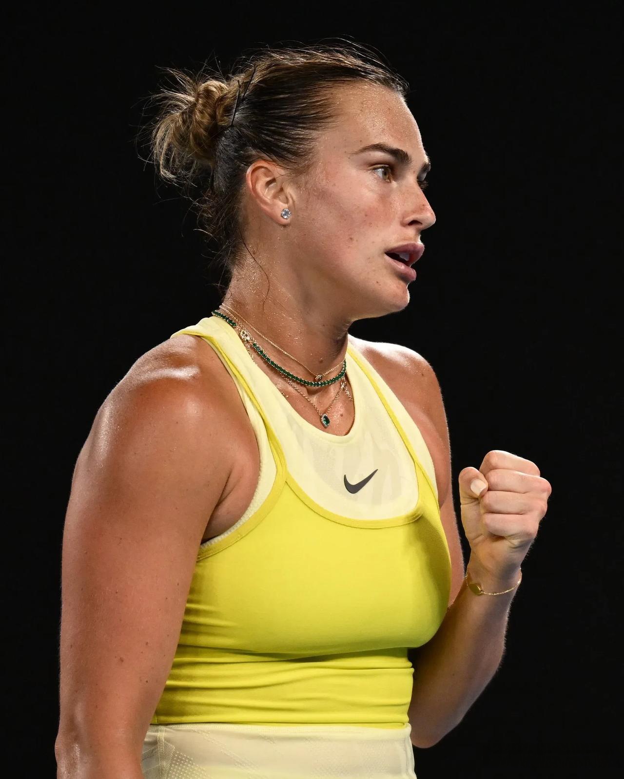  阿扎伦卡爆冷击败澳大利亚队，出色防守引爆全场！