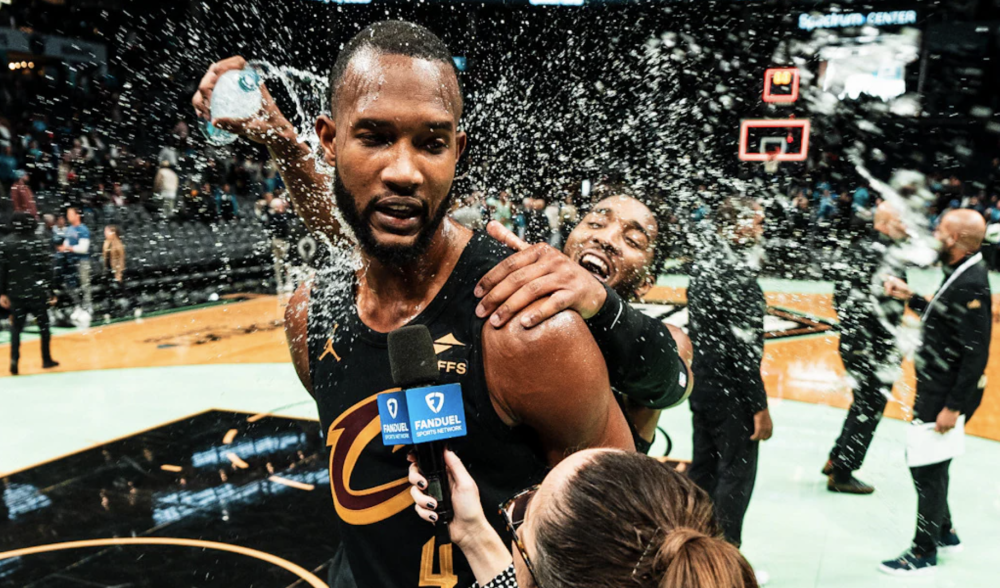 包含东契奇在独行侠比赛中爆冷，惊险取胜引发热议！的词条